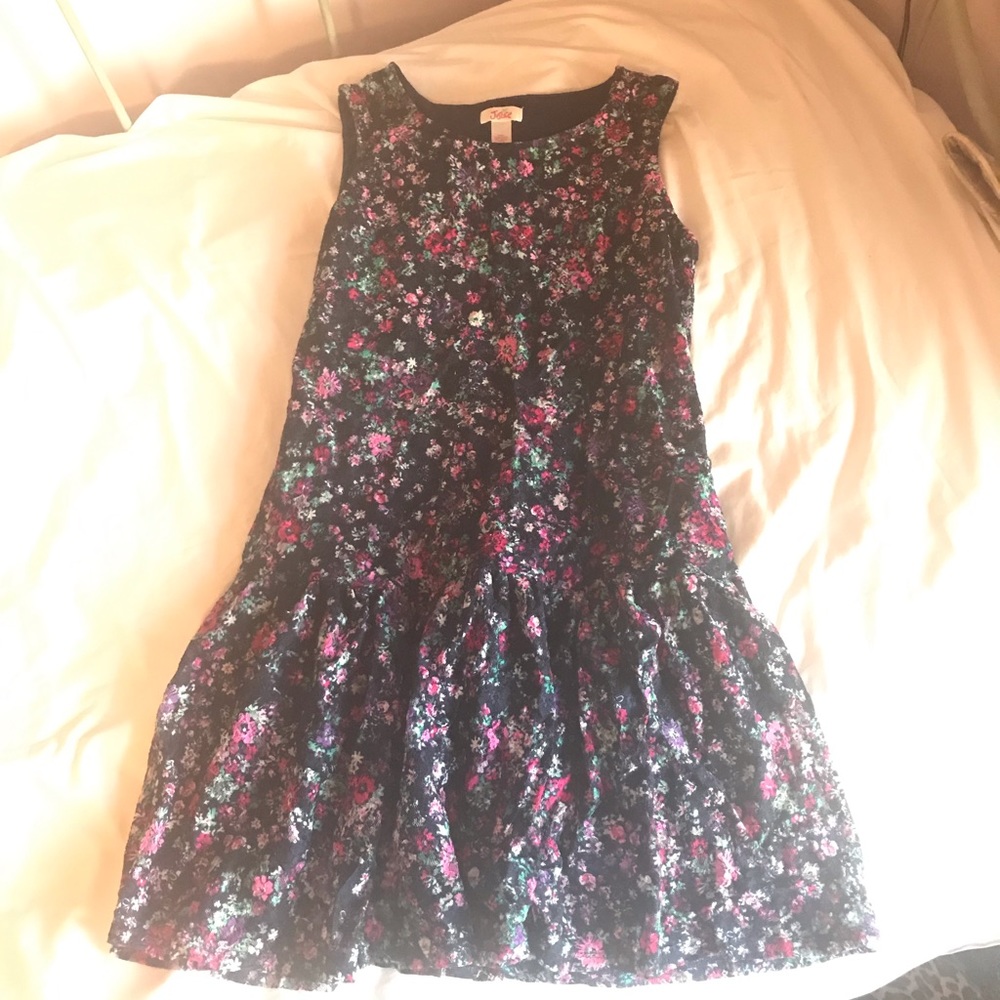 Girls lace floral dress.